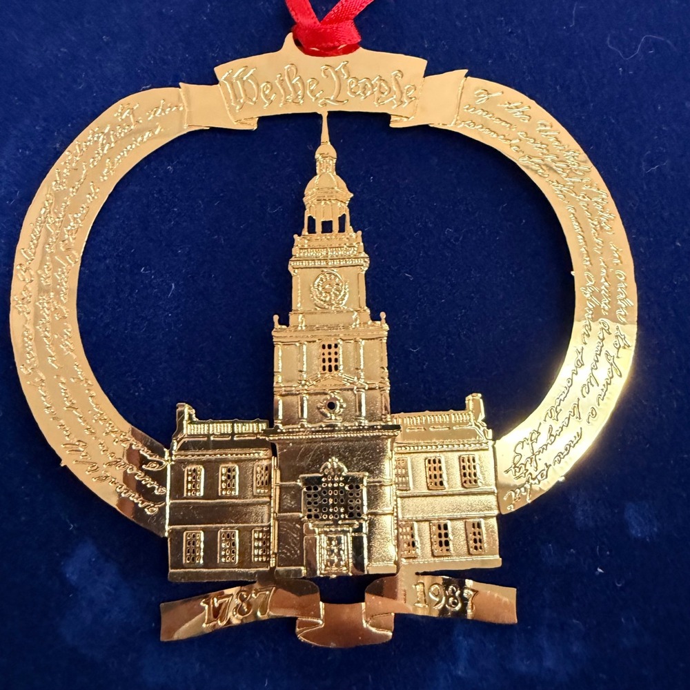 1987 US Constitution Bicentennial Independence Hall Gold Tone Ornament Boxed